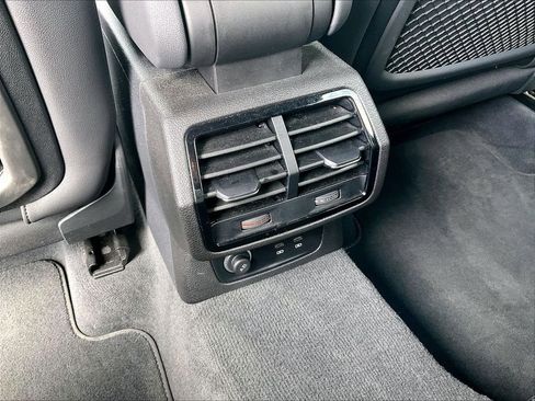 Used 2025 Audi Q3 2.0T Premium image 26