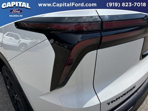 Used 2025 Chevrolet Traverse LT w/ Midnight/Sport Edition FWD image 15