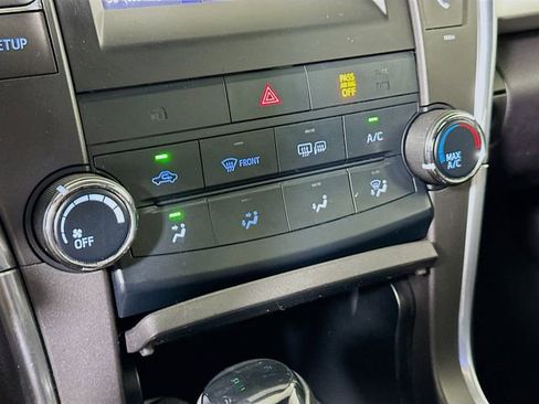 Used 2017 Toyota Camry SE FWD image 17