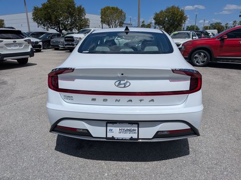 Used 2021 Hyundai Sonata SE w/ Preferred Accessory Package image 5