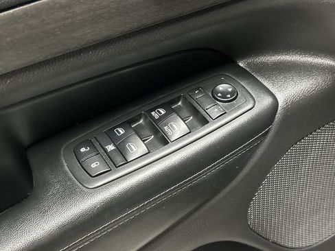 Used 2018 Jeep Grand Cherokee Altitude AWD/4WD image 14