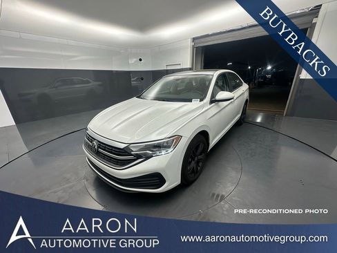 Used 2024 Volkswagen Jetta SE w/ Panoramic Sunroof Package image 1