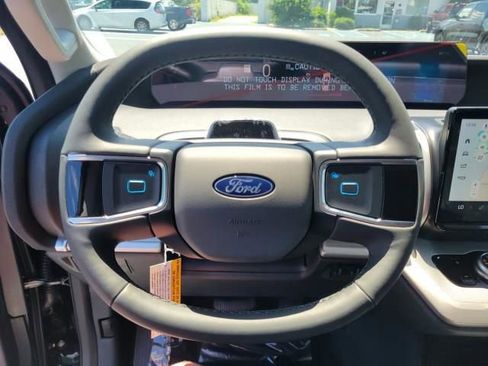 New 2025 Ford Expedition Active image 28