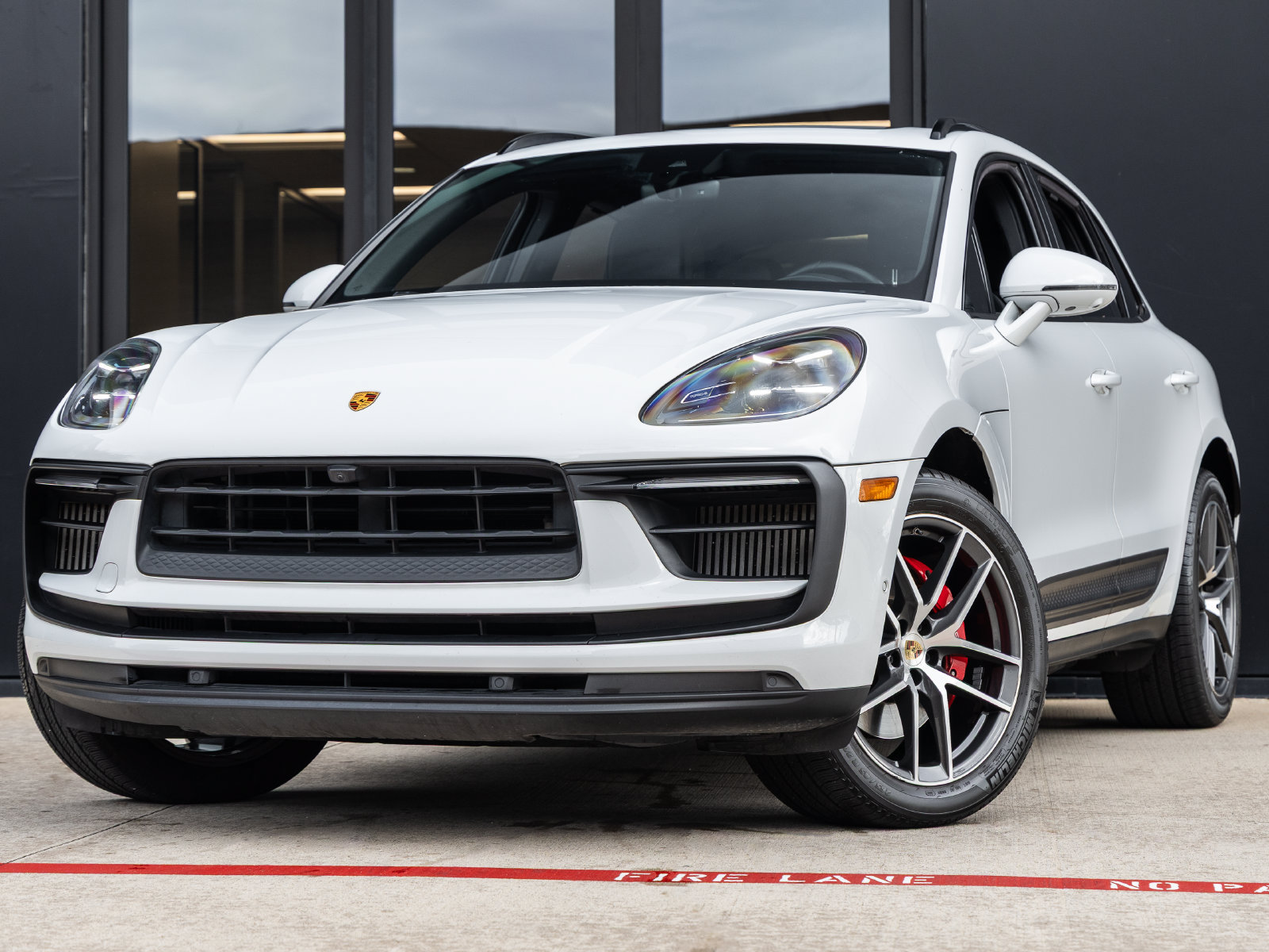 Used 2022 Porsche Macan S AWD/4WD image 1