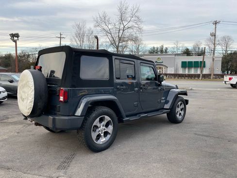 Used 2017 Jeep Wrangler Unlimited Sahara w/ Connectivity Group AWD/4WD image 24