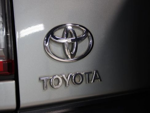 Used 2012 Toyota FJ Cruiser 4WD w/ Upgrade Pkg image 11