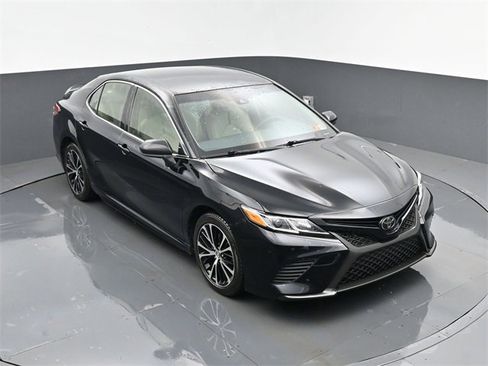 Used 2018 Toyota Camry SE image 17