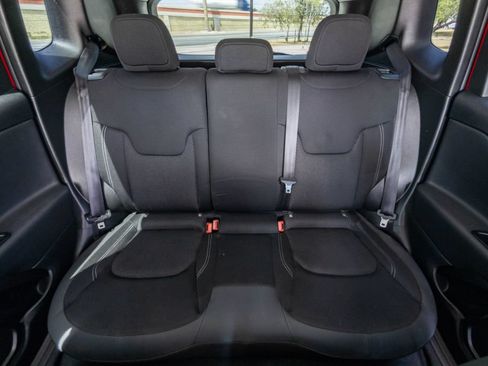 Used 2023 Jeep Renegade Altitude AWD/4WD image 16