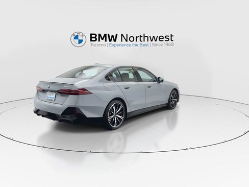 Used 2026 BMW 530i xDrive w/ M Sport Package AWD/4WD image 3