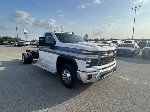 Used 2024 Chevrolet Silverado 3500 LT w/ Ambulance/Fire/Rescue Package image 2