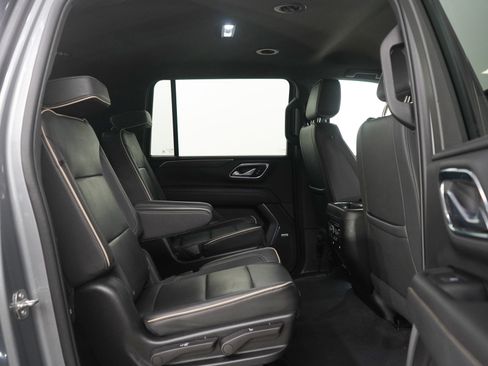 Used 2023 Chevrolet Suburban Premier AWD/4WD image 12