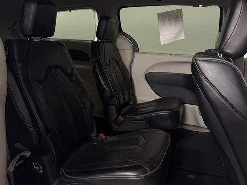 Used 2019 Chrysler Pacifica Limited FWD image 30
