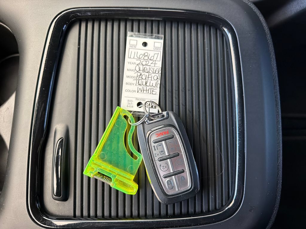 Used 2024 Chrysler Pacifica Touring-L w/ S Appearance Package FWD image 36