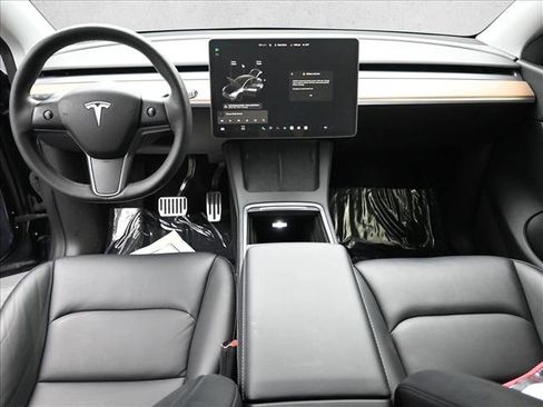 Used 2021 Tesla Model Y Long Range image 18