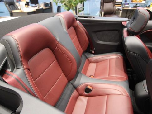 Used 2025 Ford Mustang GT Premium image 9