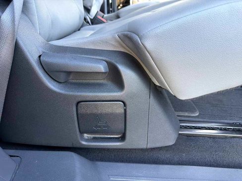 Used 2024 Toyota Sienna XLE FWD image 43
