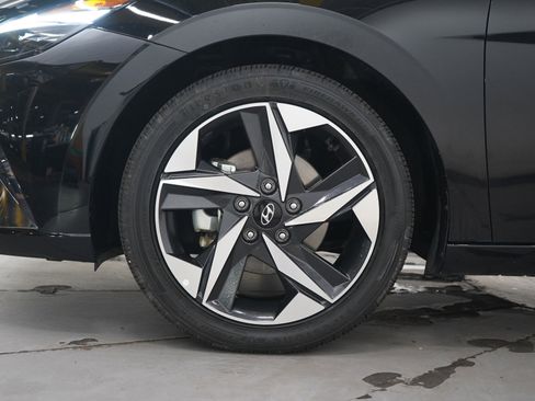 Used 2023 Hyundai Elantra Limited FWD image 29
