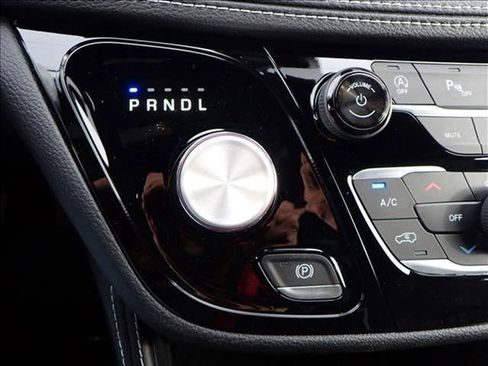 New 2026 Chrysler Pacifica Limited w/ Uconnect Theater Family Group AWD/4WD image 24