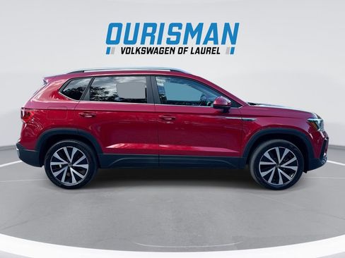 Used 2023 Volkswagen Taos SE w/ Panoramic Sunroof Package AWD/4WD image 9