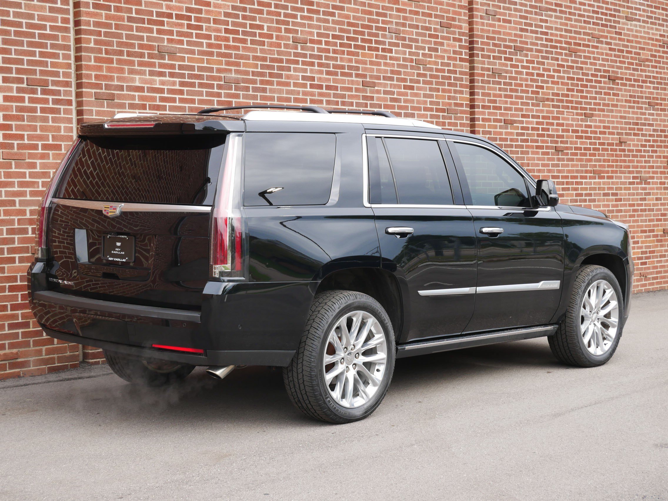 Used 2019 Cadillac Escalade Premium Luxury AWD/4WD image 25