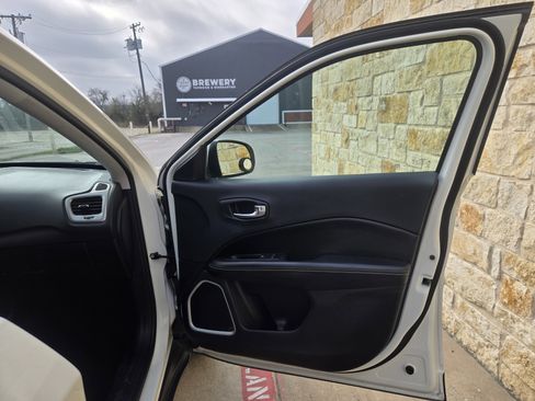 Used 2019 Jeep Compass Latitude image 8