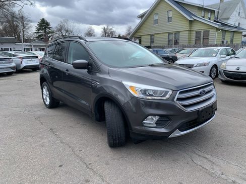Used 2017 Ford Escape SE w/ Equipment Group 201A AWD/4WD image 3