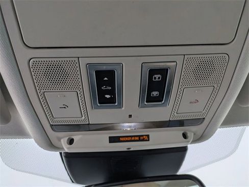 Used 2018 Jaguar XE Premium image 15