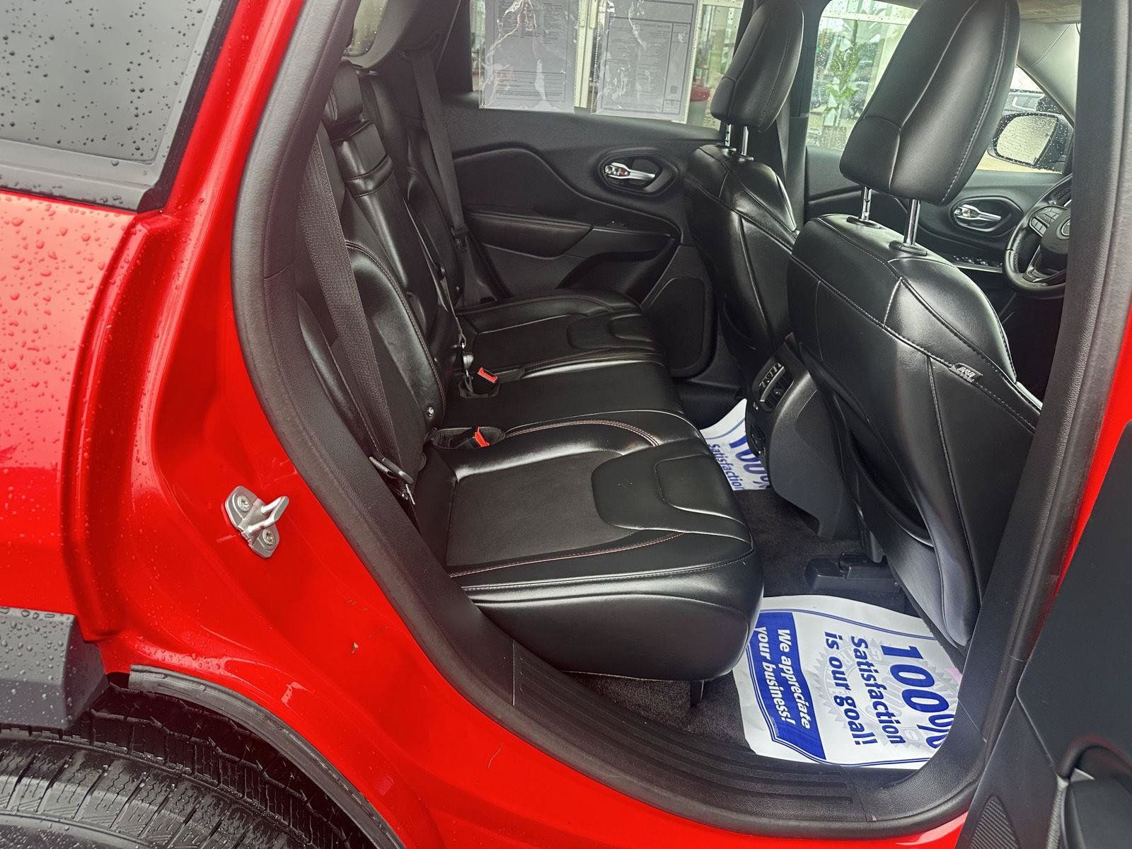 Used 2019 Jeep Cherokee Trailhawk AWD/4WD image 24