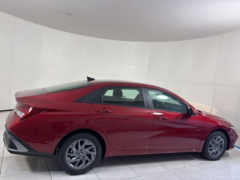 New 2025 Hyundai Elantra Hybrid FWD image 6
