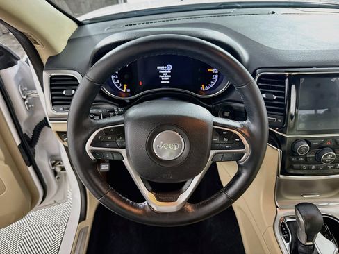Used 2019 Jeep Grand Cherokee Limited AWD/4WD image 14