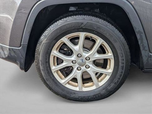 Used 2016 Jeep Cherokee Latitude w/ Cold Weather Group image 11