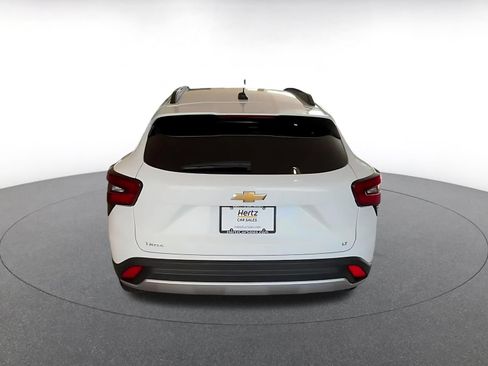 Used 2025 Chevrolet Trax LT FWD image 12
