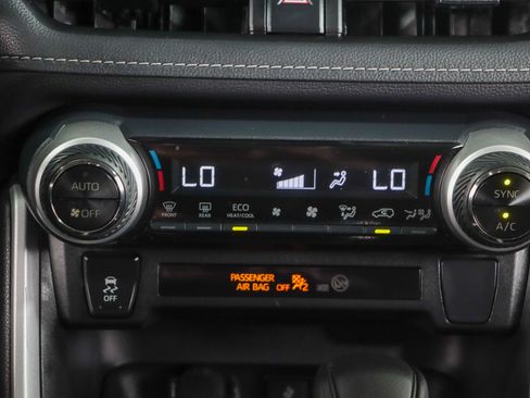 Used 2022 Toyota RAV4 LE AWD/4WD image 20