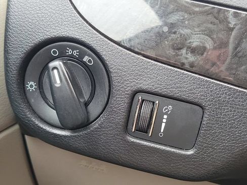 Used 2015 Dodge Grand Caravan SXT w/ UConnect Hands-Free Group FWD image 9