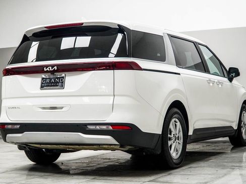 Used 2024 Kia Carnival LX FWD image 12