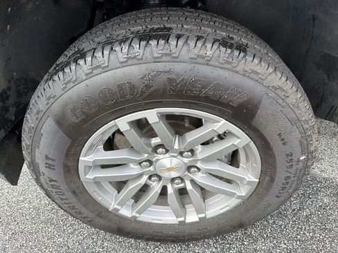 Used 2025 Chevrolet Colorado LT RWD image 11