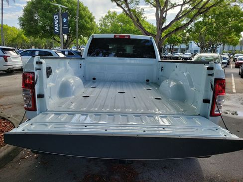 Used 2024 RAM 3500 Tradesman w/ Chrome Appearance Group AWD/4WD image 6