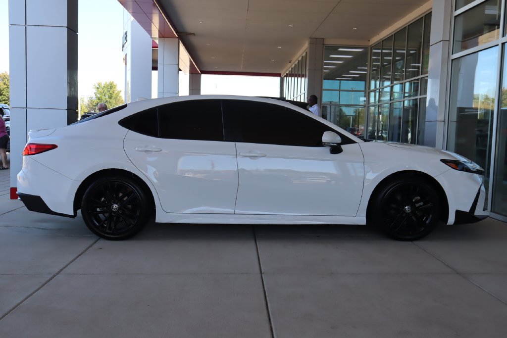 Used 2025 Toyota Camry SE FWD image 10