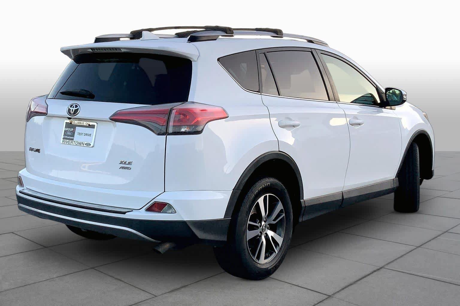 Used 2018 Toyota RAV4 XLE w/ Plus Extra Value Package AWD/4WD image 12