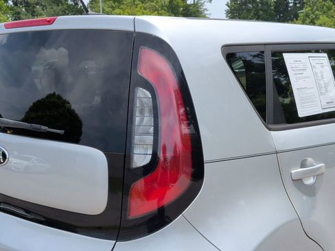 Used 2017 Kia Soul FWD image 7