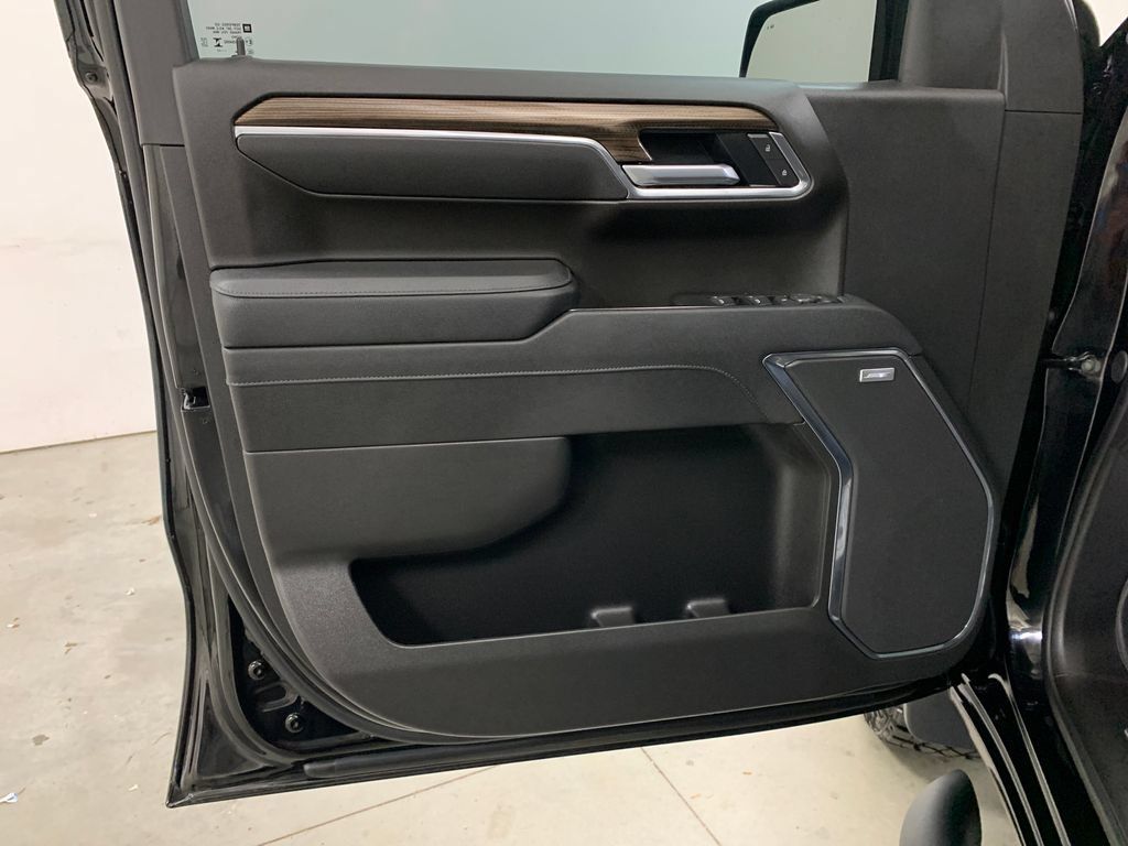 Used 2026 Chevrolet Silverado 1500 LT Trail Boss w/ LT Trail Boss Premium Package AWD/4WD image 17