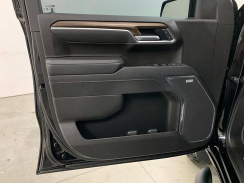 Used 2026 Chevrolet Silverado 1500 LT Trail Boss w/ LT Trail Boss Premium Package AWD/4WD image 17