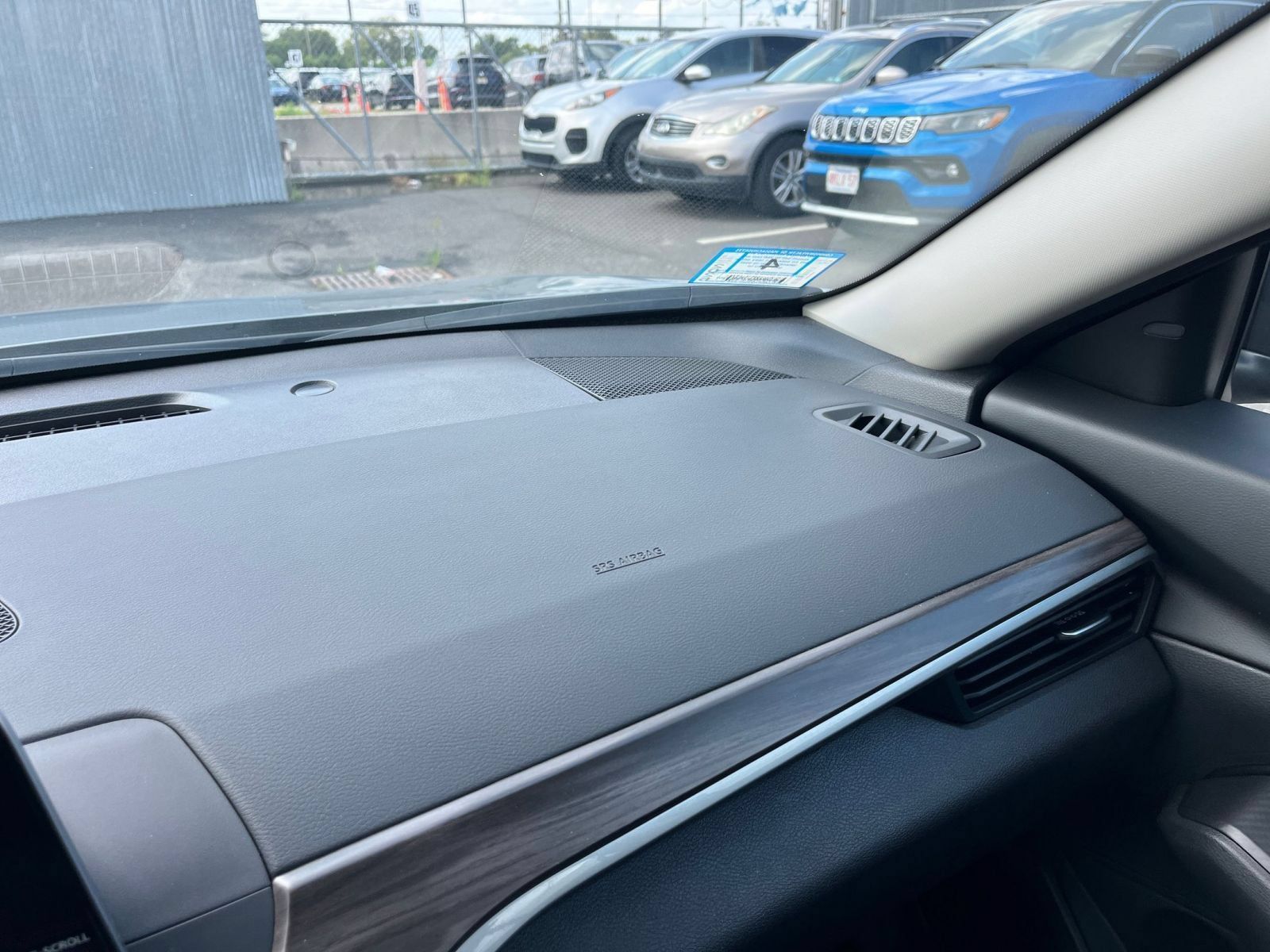 Used 2025 Nissan Altima 2.5 SV FWD image 35