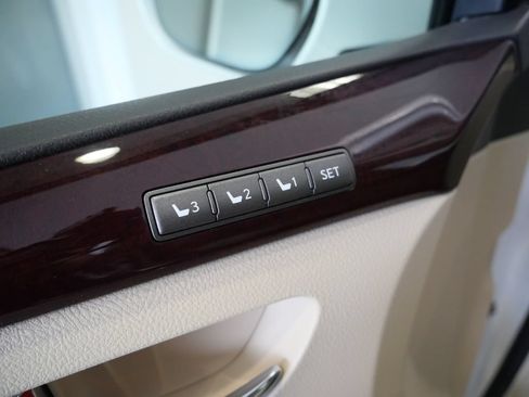Used 2014 Lexus LX 570 4WD image 31