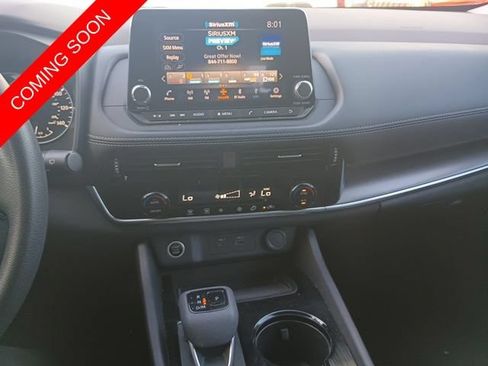 Used 2022 Nissan Rogue SV FWD image 11