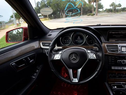 Used 2014 Mercedes-Benz E 350 4MATIC Sedan image 18