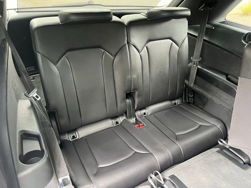 Used 2018 Audi Q7 3.0T Prestige w/ Prestige Package AWD/4WD image 19