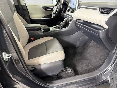 Used 2025 Toyota RAV4 XLE FWD image 13