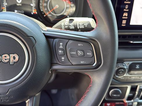 Used 2024 Jeep Wrangler Unlimited Rubicon AWD/4WD image 15