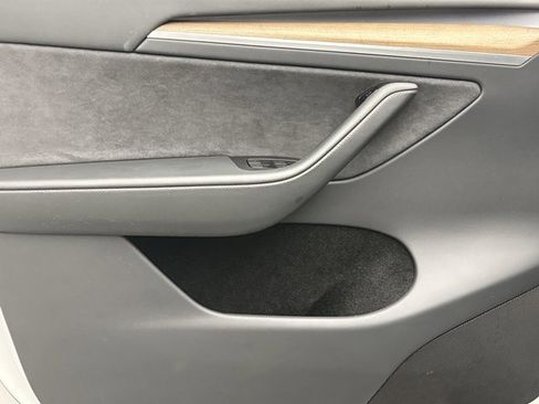 Used 2023 Tesla Model Y Long Range AWD/4WD image 9